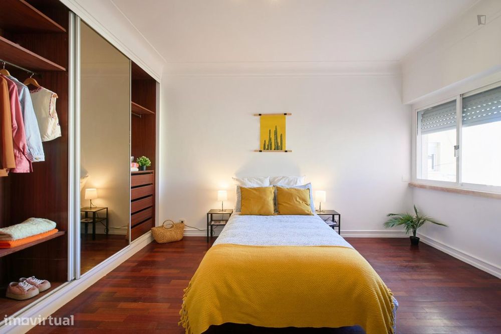 752256 - Quarto com cama de solteiro em...