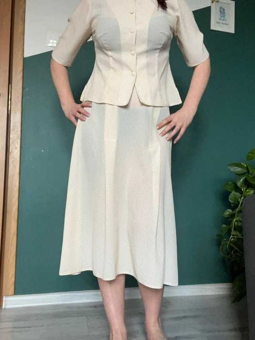 Elegancki damski komplet beżowy w kropki S