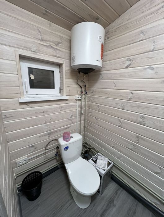 Садовая бытовка,  утеплена для проживания круглый год.