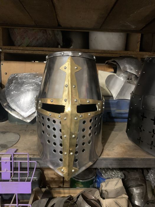 Топхельм полірований з латунним хрестом