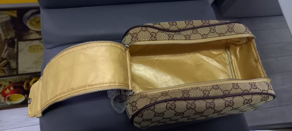 Pochete Gucci Interior dourado