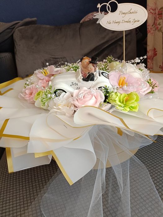 Przepiękny bukiet na prezent ślubny z kwiatów mydlanych