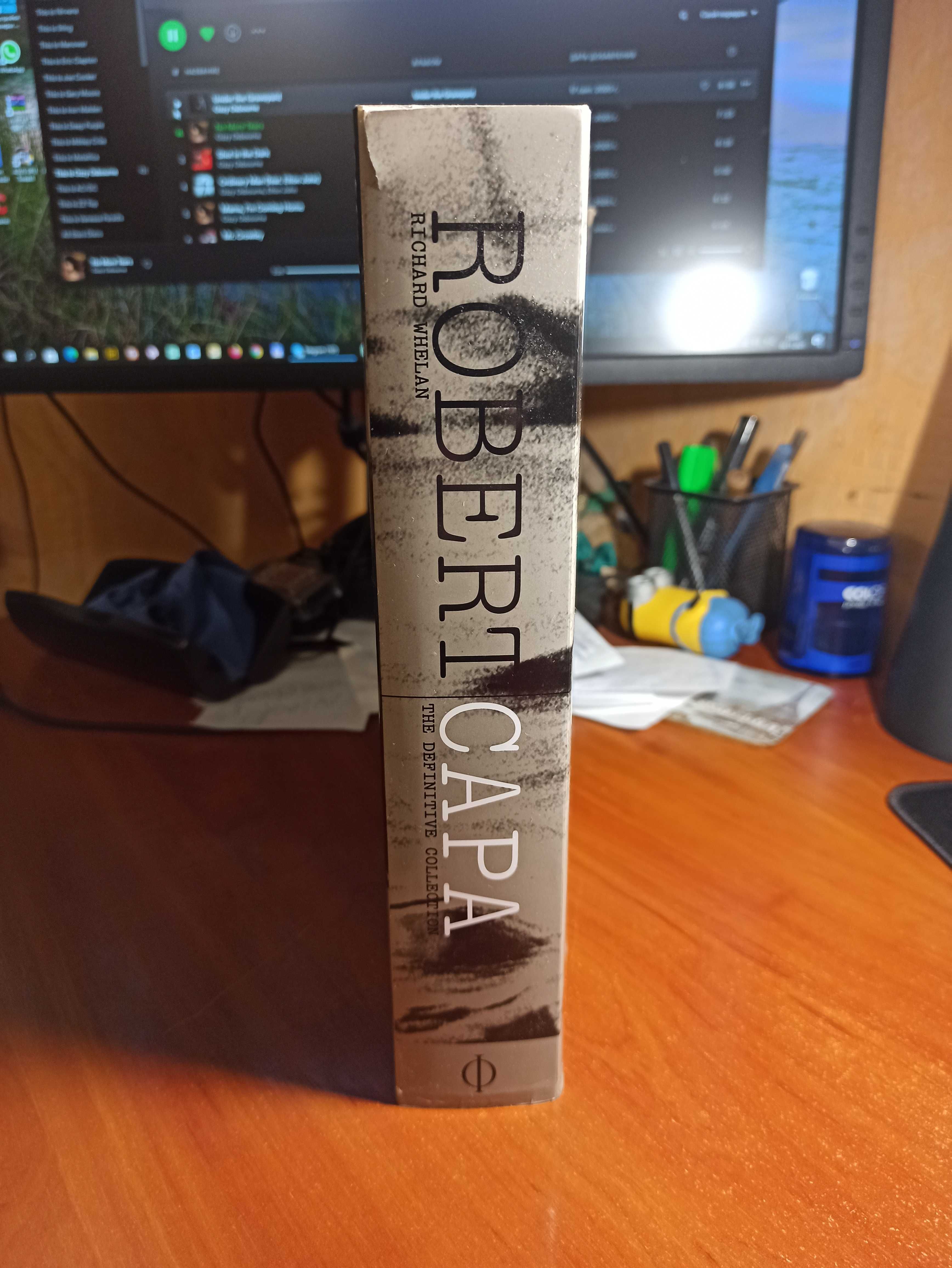 Книга Robert Capa: The Definitive Collection
