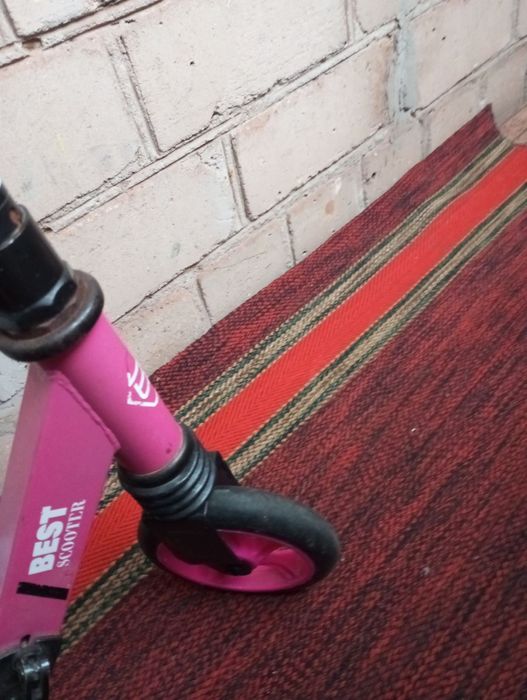 Самокат б/у для дівчинки