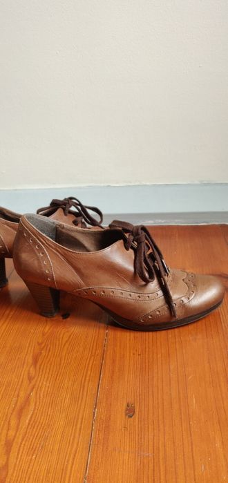 Sapatos de Salto de Alto (pele castanha)