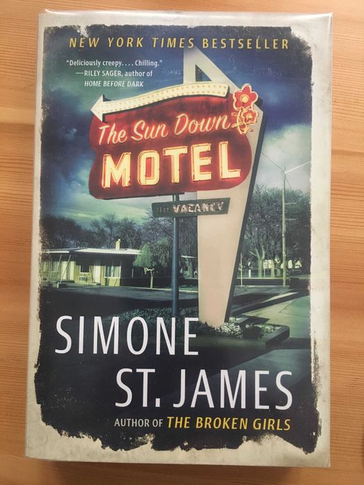 The Sun Down Motel Simone St. James książka po angielsku