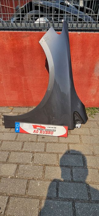 Guarda lamas esquuerdo Mercedes classe b 247