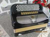 A cordeon Hohner Riviera á 4a voz, 12o baixos