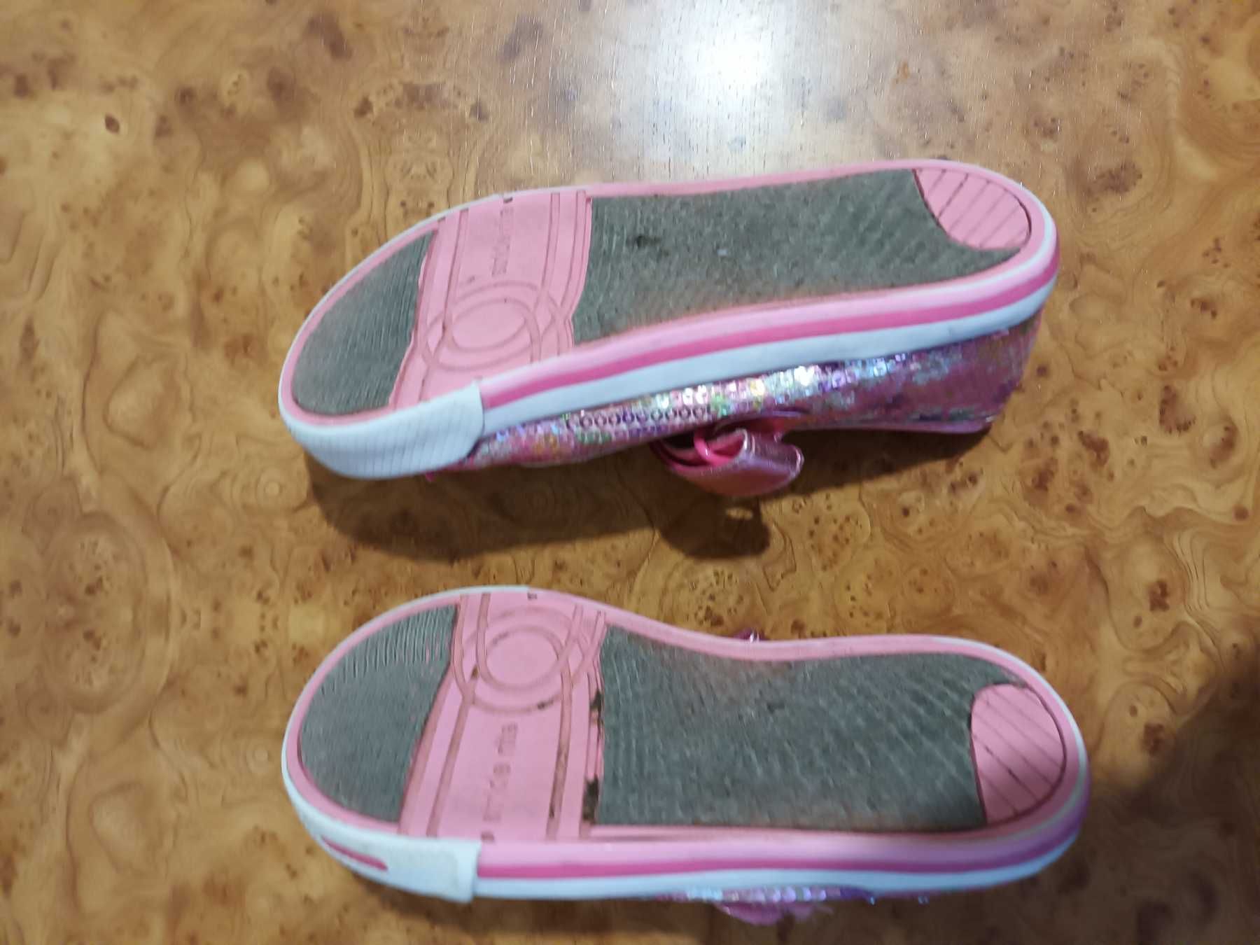 Туфельки рожеві на дівчинку
