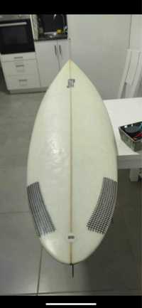 Vendo ou troco Prancha de surf de fibra 6’7