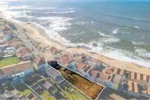 ️ Prédio centenário em primeira linha de mar – oportunidade única em