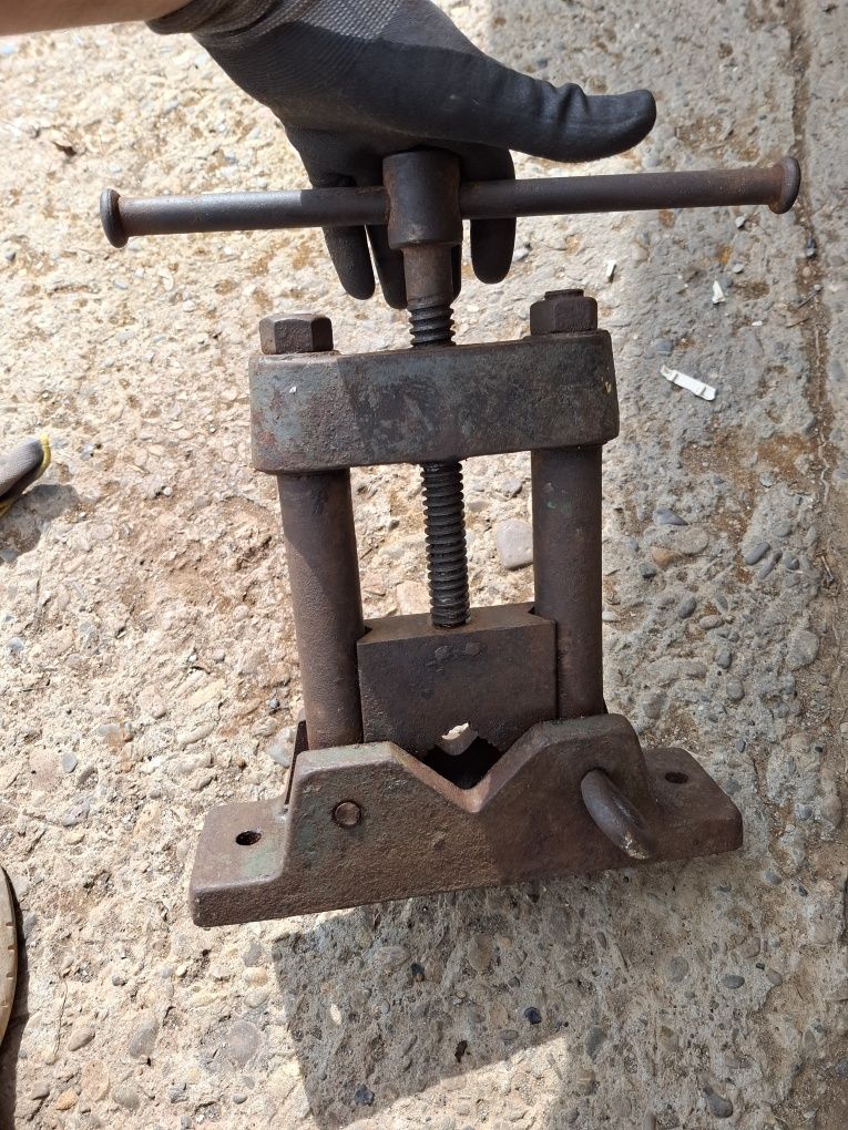 Imadło hydrauliczne do rur duże 15 kg wagi zabytek PRL