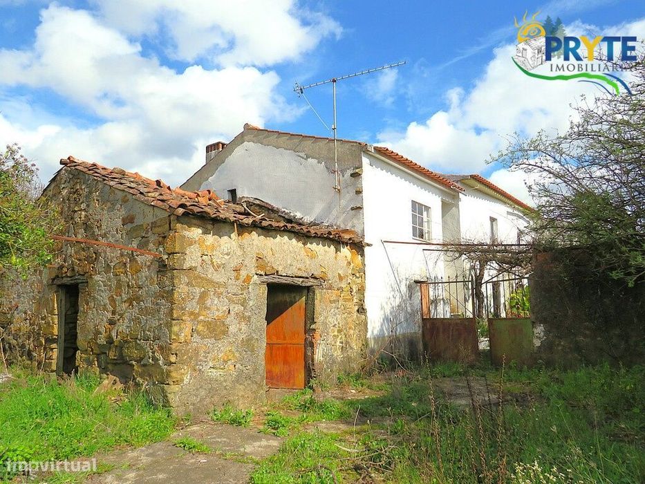 Quinta com moradia de tipologia T3 situada perto da Sertã