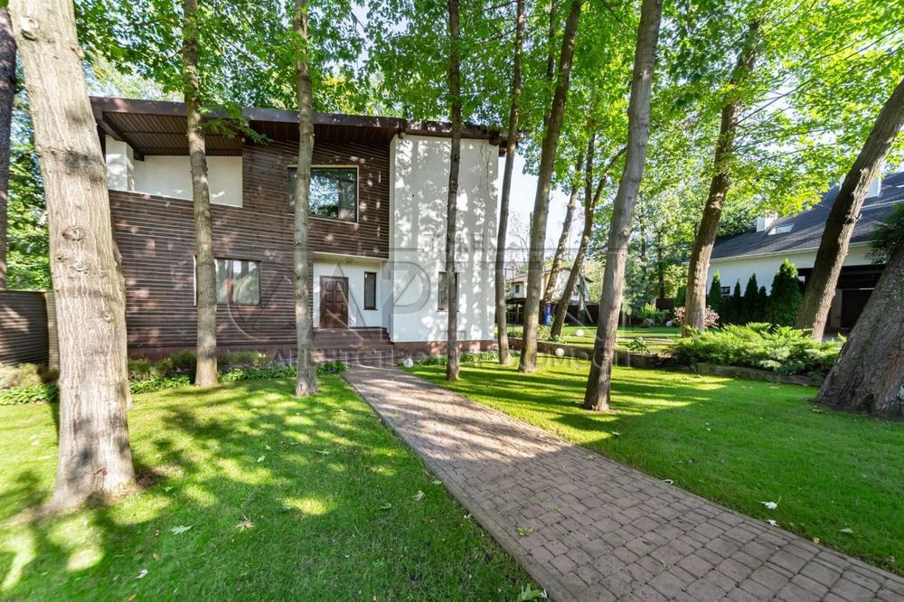 Пропонується в оренду чудовий будинок площею 300м2