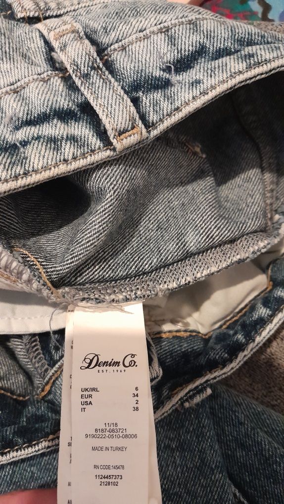 Calças de ganga rasgadas Primark