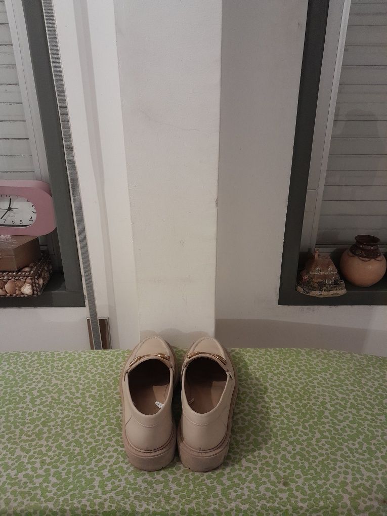 Vendo Sapatos de Senhora muito bonitos como novos