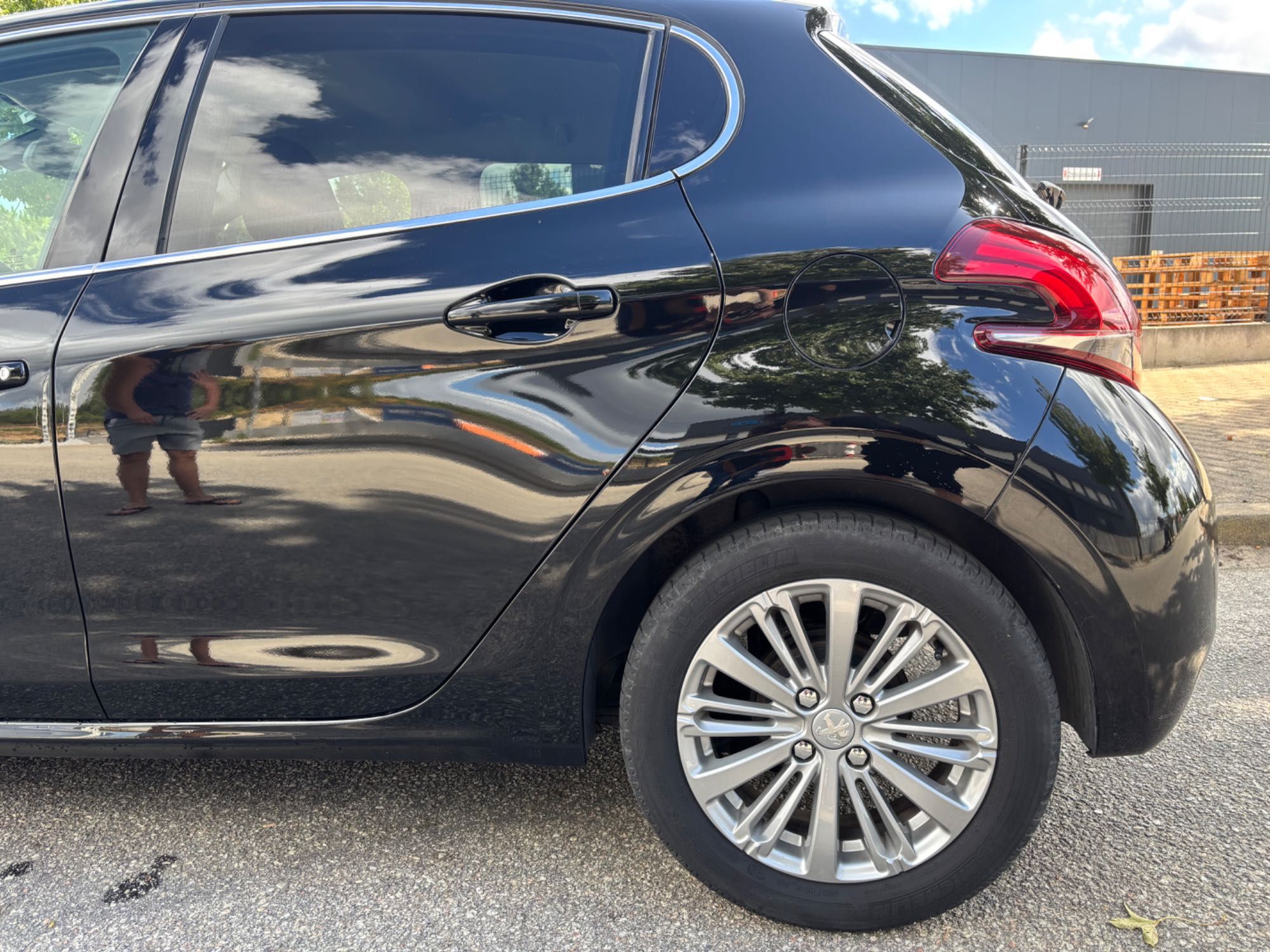 Peugeot 208 puretech allure 2016 1.2 - manual - 131680km - 2 Donos