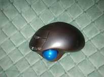 Myszka ergonomiczną trackball Logitech M570