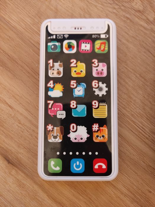 Zabawkowy telefon stacjonarny i komórkowy