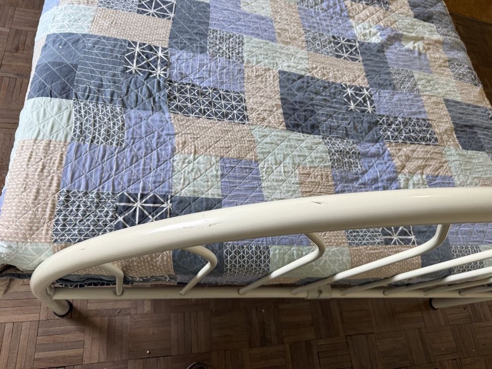 Cama de ferro de casal