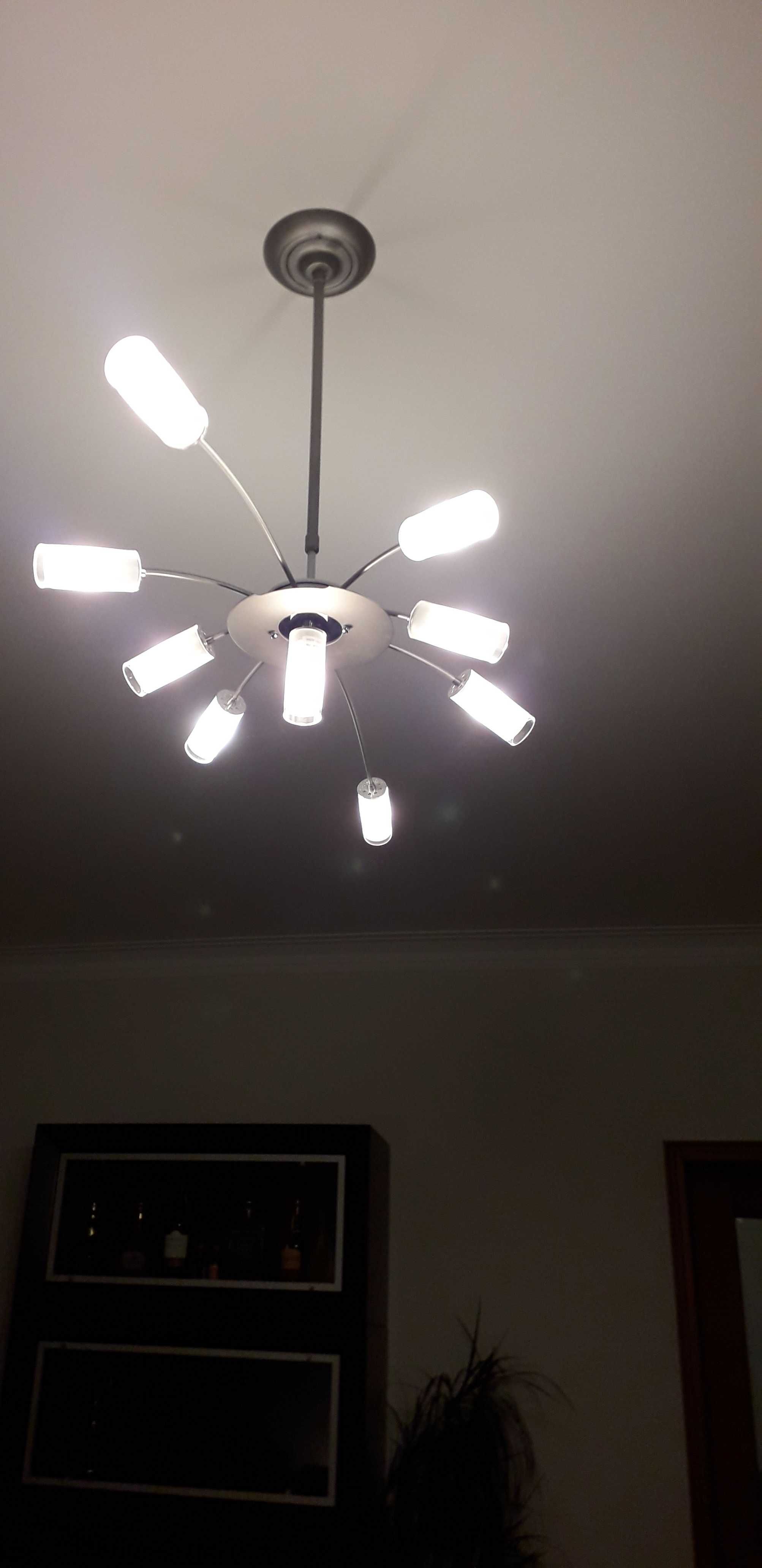 candeeiro de teto com lâmpadas