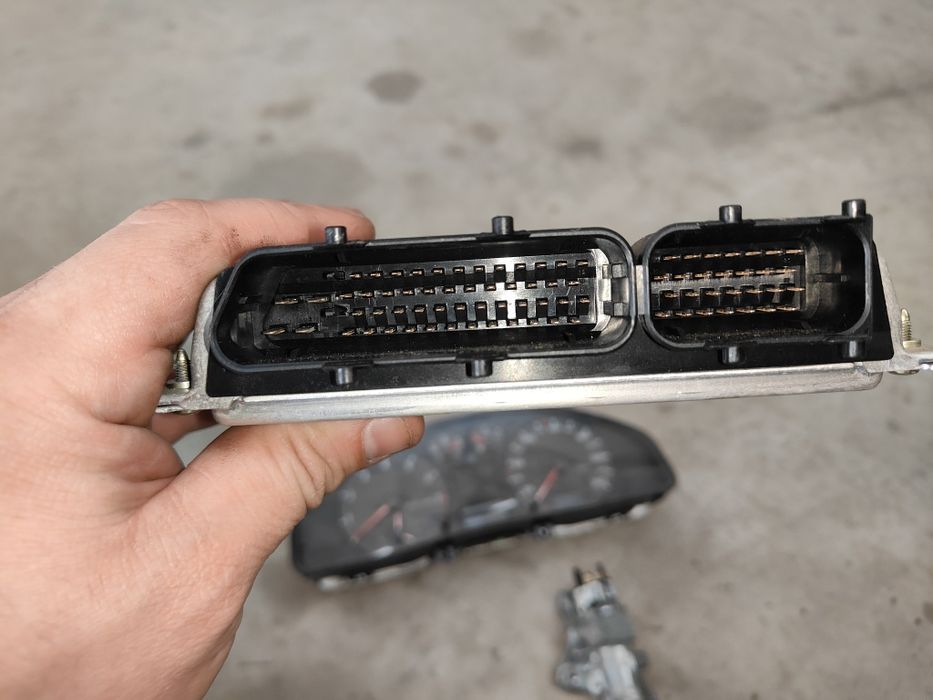 Audi A4 B5 1.8 B komputer sterownik silnika zestaw startowy immo