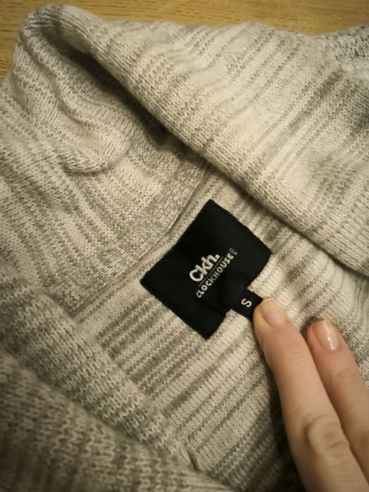 Szary sweter bawełniany z dużymi guzikami na guziki clockhouse nowy S