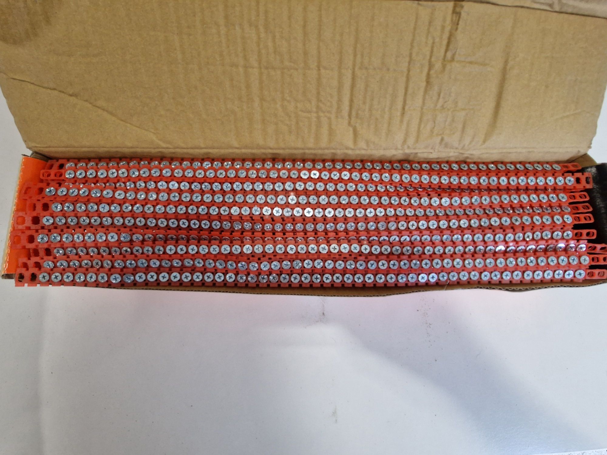 Wkręty na taśmie 3,9x40 karton gips/do drewna firmy Spit