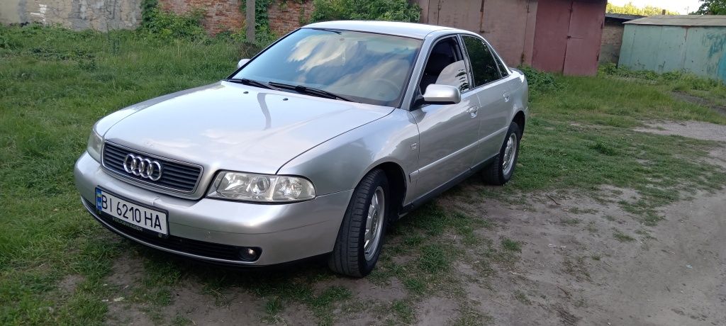 Продам хороше авто Audi A4 1.8 бензин