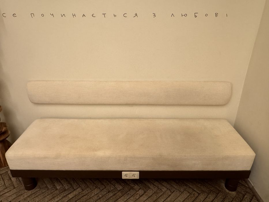 Диван (мʼяка поверхня)