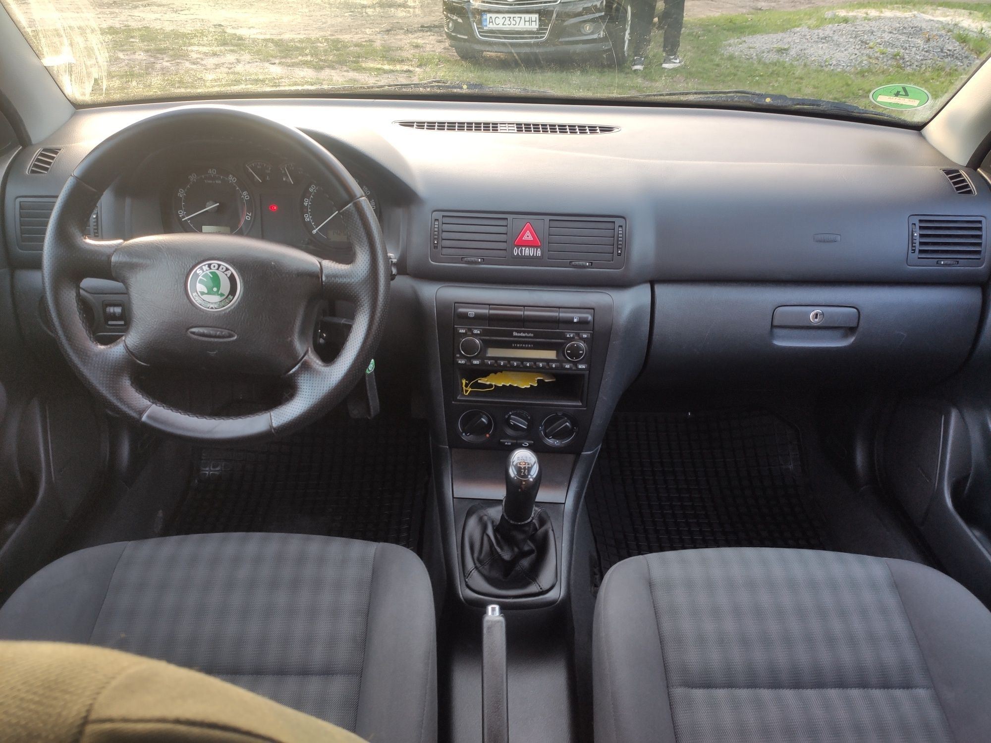 Skoda oktavia Tour 1.6 MPI.   2005р