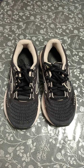 Кросівки  Brooks, розмір 40,5, 26см, в гарному стані
