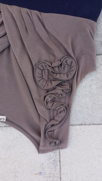 Sukienka z dużym dekoltem