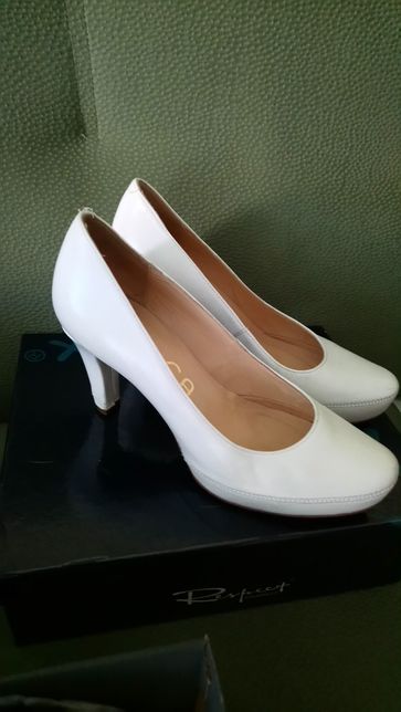 Туфлі білі весільні 37 розмір Unisa