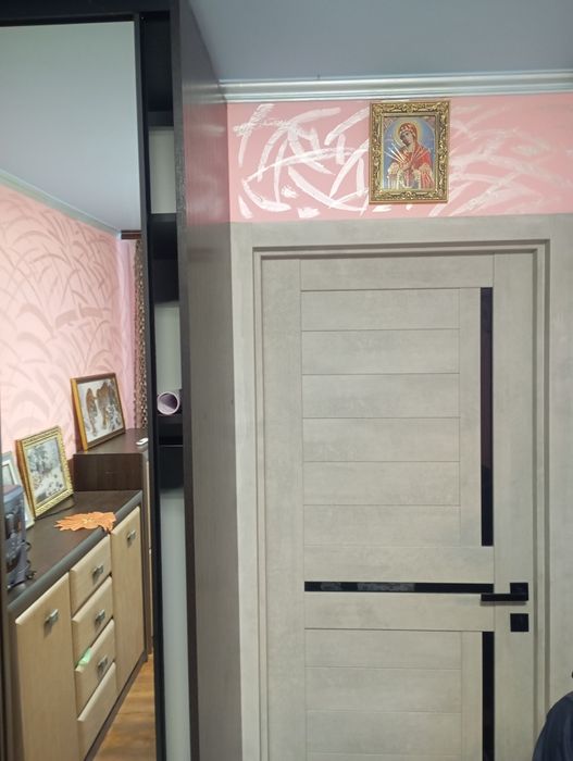 Продається дві кімнати у гуртожитку