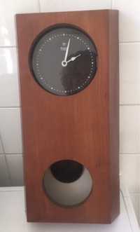 Relógio de madeira