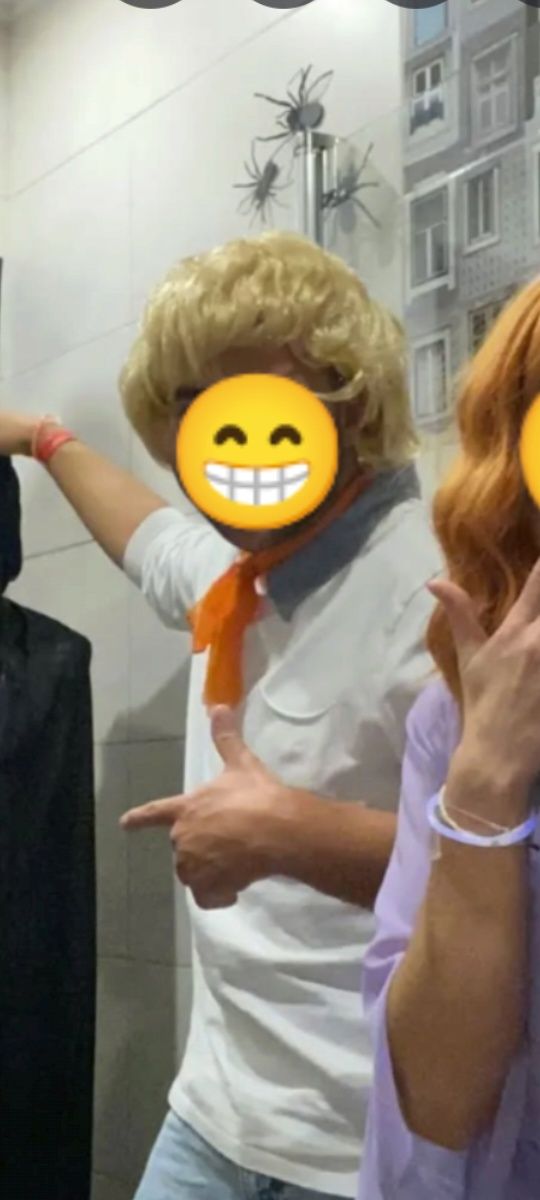 Blond peruka, krótkie włosy