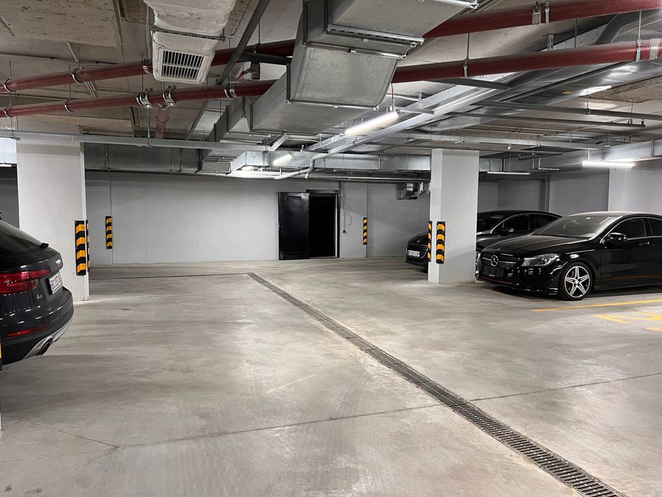 Сучасний Офіс 350 (м2) на Пасічній, Власник