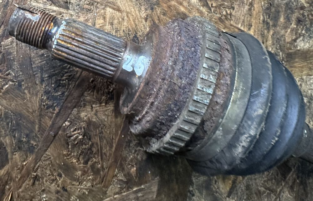 Піввісь права/ліва Honda Civic VII EU 1.4ls ціна за шт