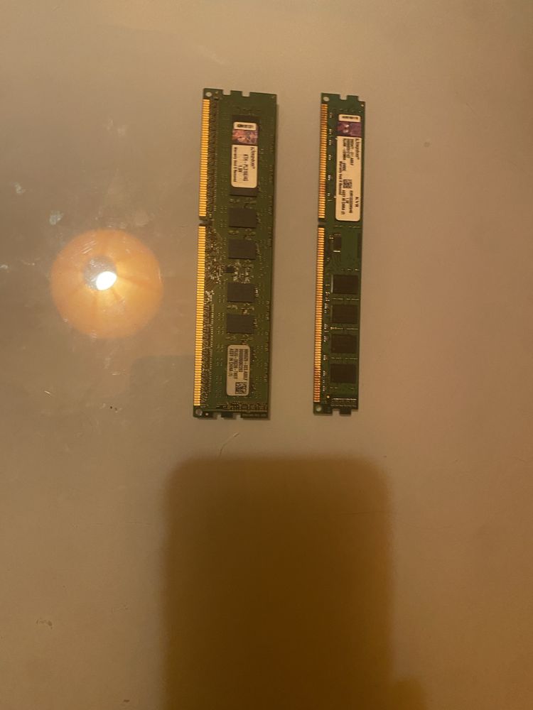2 memorias ram DDR3 de 4G cada, 1333Ghz