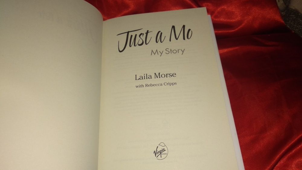 книга английский Just a Mo: My Story Лайла Морс Биография Laila Mors