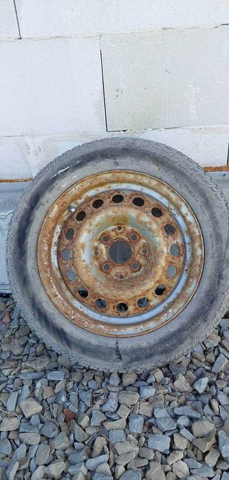 Felga stalowa z oponą 175/ R14 jeździła na zapasie