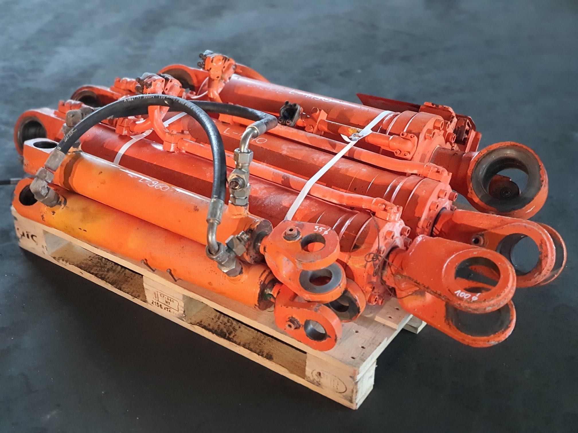HITACHI LX 290 ładowarka kołowa komplet siłowników hydraulicznych