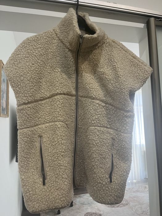 Стильна вовняна жилетка