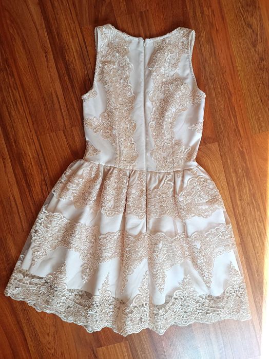 Jasno beżowa z perłową złotą koronką sukienka elegancka tiul nude
