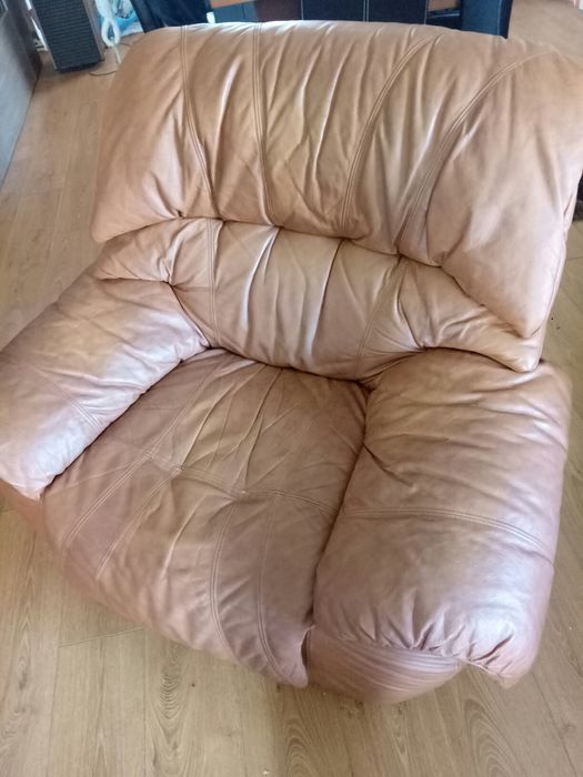 Poltrona em pele verdadeira