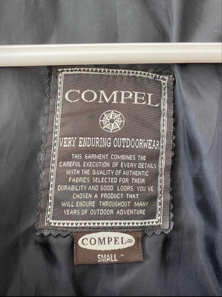 Casaco comprido de pele da Compel