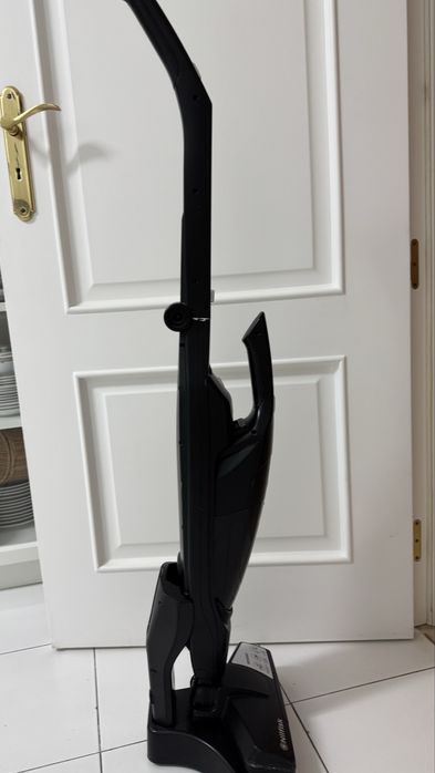 Aspirador vertical marca Nilfisk Handy 2 em 1