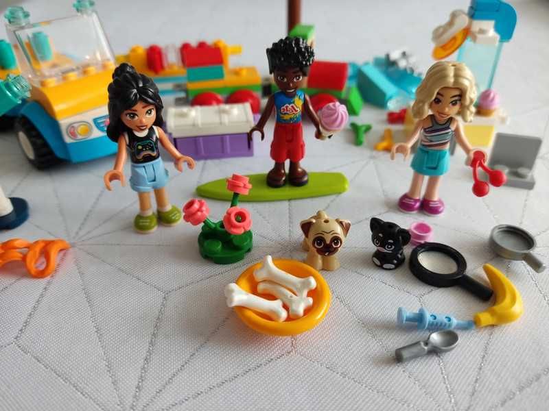 Zestaw klocków z serii lego friends, 3 figurki, 2 zwierzątka