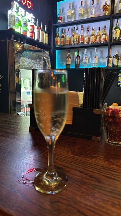 Продається діючий лаунж - бар у серці Львова по вул. Староєврейська 15